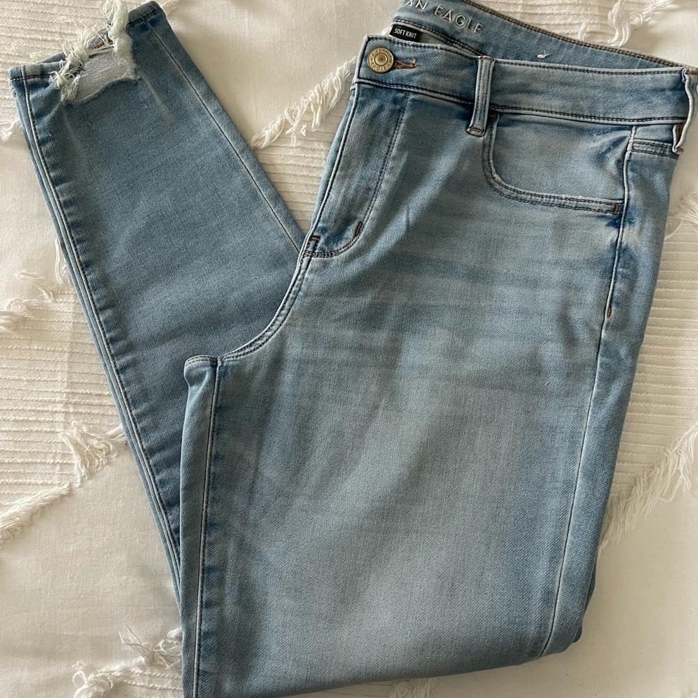 American Eagle Women’s Light Blue Distressed Skinny Jeans